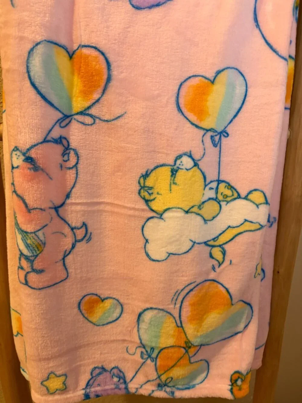 Care Bears Plush Throw Blanket Rainbow Hearts Balloons 50x70 NWT
